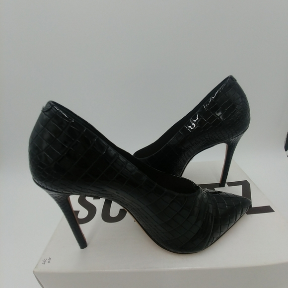 Women's Schutz Gleide Black Croc-Embossed Patent Leather Pump  size 9 M - Picture 6 of 10